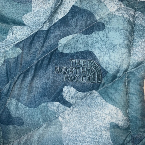 The North Face Blue Cameo Womens Puffer Vest - Picture 4 of 10